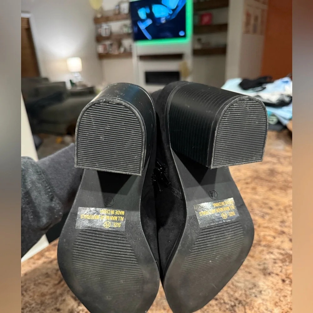 Lulus Martella Black Suede Ankle Booties - Size 7.5 - Picture 6 of 6